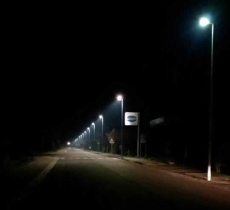 Illuminazione in via Trento, accesi i 14 nuovi lampioni